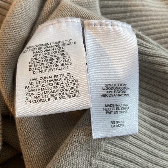 Jones and Co. ladies knitted sweater with short sleeves in size small. - Picture 4 of 7